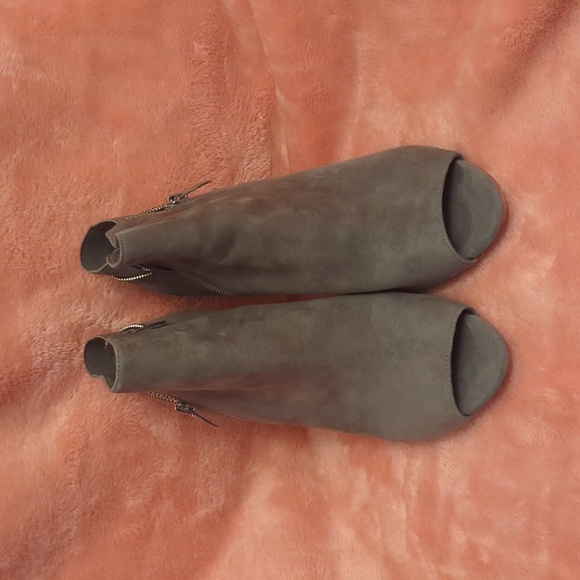 Marc Fisher Grey Swade Peep Toe Stiletto Heels - Picture 4 of 8